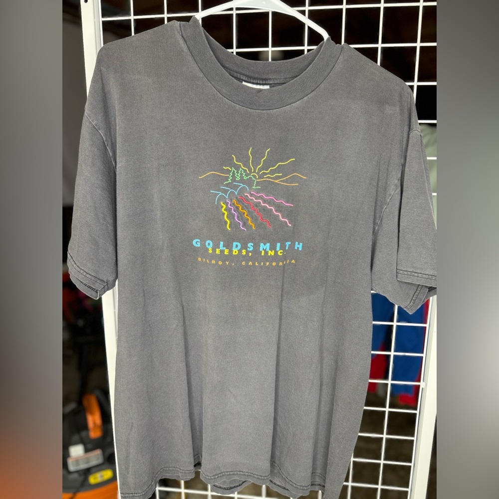Vintage 90s/Y2K embroidered graphic t-shirt
